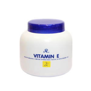 Moisturizing Cream with Vitamin (E) and minerals (Aron) - 200g. Moisturizing Cream with Vitamin (E) and minerals (Aron) - 200g.